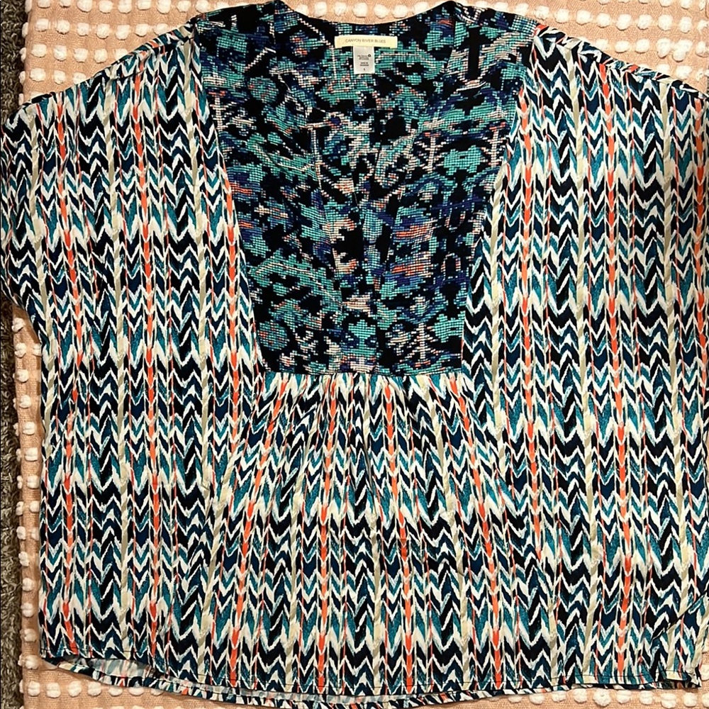 CANYON RIVER BLUES~ V-Neck Blouse Size Large